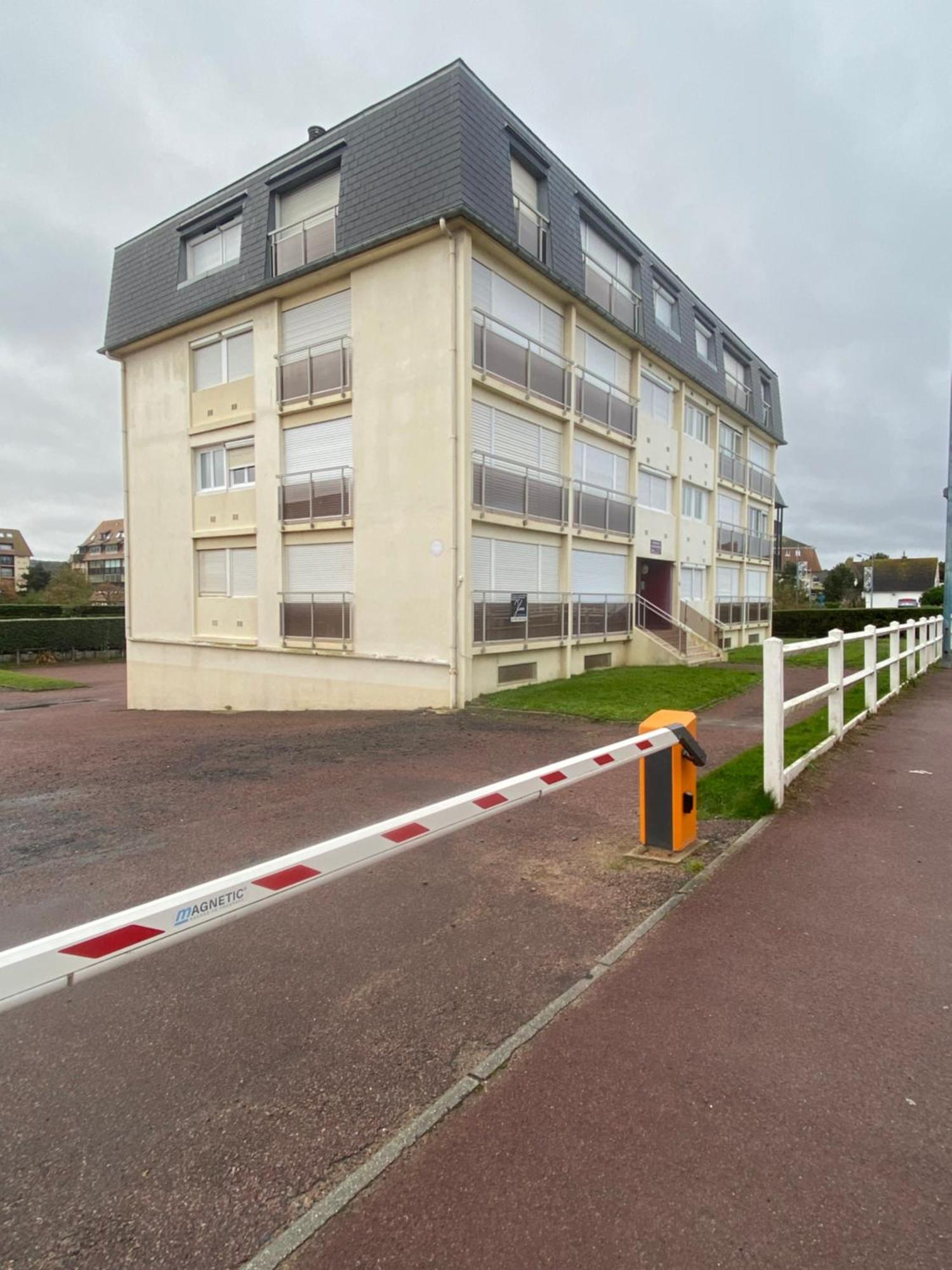 Le Petit Villers Luaran gambar